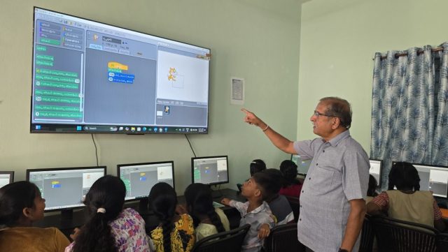 Pavanaja teaching students